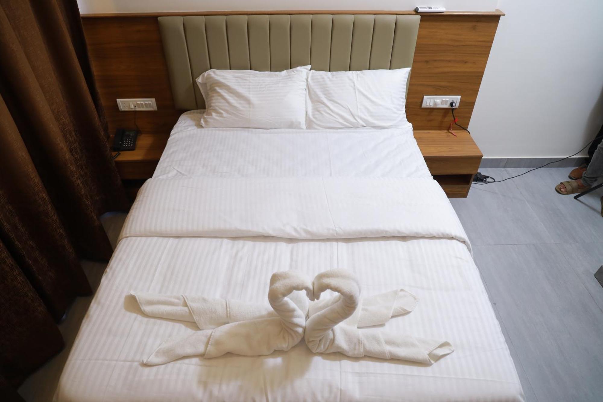 Silverkey Hotel Yelahanka Bangalore Exteriör bild